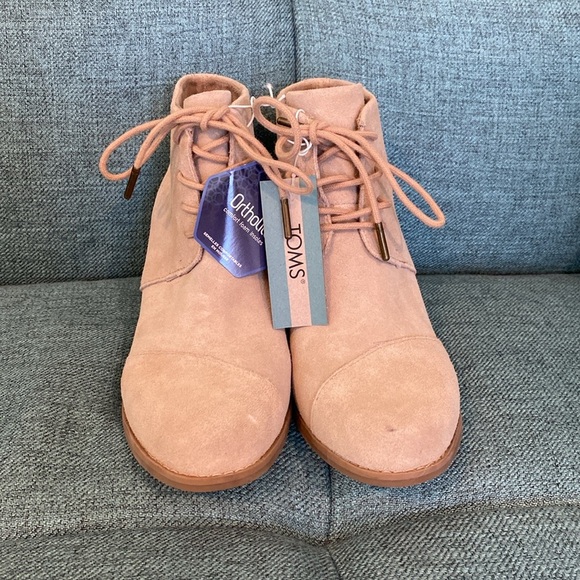 NWT TOMS Women's, Hyde Boot Wedge Boots size 8 Sand Suede - Picture 3 of 10